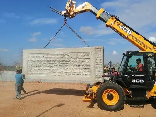 Stone Finish CONCRETE COMPOUND WALL, Thickness: 5 Inches