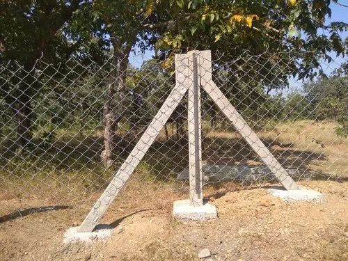 Concrete Square Cement Boundary Pole, Thickness: 4 Inch, 6 Feet(length)