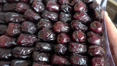 Black Safawi Dates, Packaging Type: Plastic Box, Packaging Size: 400 Grams