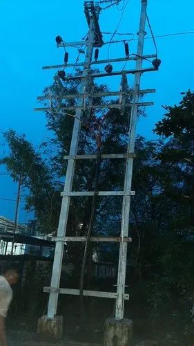 Three Phase Double Pole Structure
