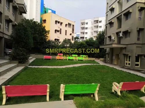 Modern RCC Garden Bench With Armrest, Size: 5 Feet
