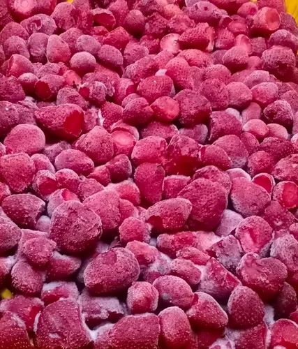 A Grade scooping strawberry fruits, Packaging Type: Plastic Bag, Packaging Size: 30kg