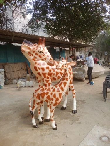 Fiber Giraffe Family Statue 6ft, 5-6 ft
