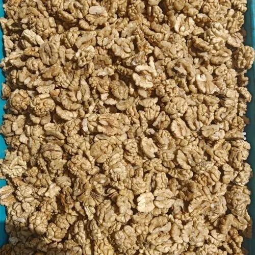 Split 3P Light Half Kashmiri Walnut Kernels 2Pc, Packaging Size: 250 Gm