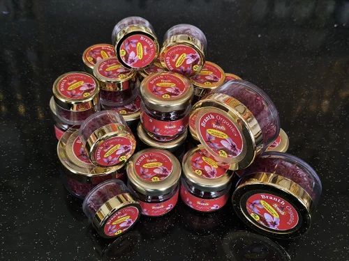 Saffron Kesar, Threads