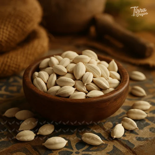 White Cardamom (Safed Elaichi)