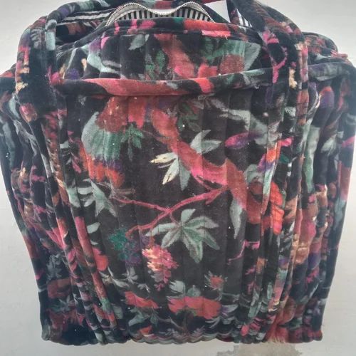 Velvet Print Quilted Tote Bag, Capacity: 15 KG