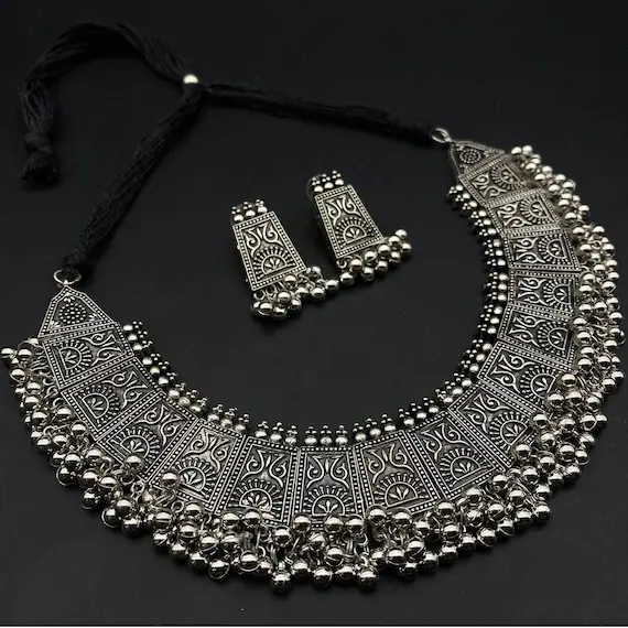 Metal & Artificial Necklaces