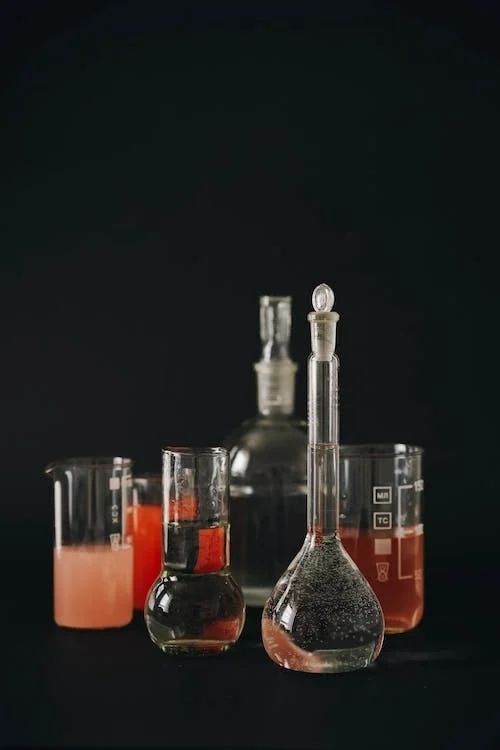PAMOIC ACID