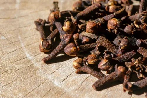 Whole Organic Dry Cloves, Packaging: Packet