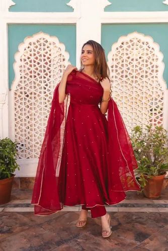 Simple& Classy Look Georgette Fabric Huge Flair Pattern Fancy Kurti Set At Wholesale Rate